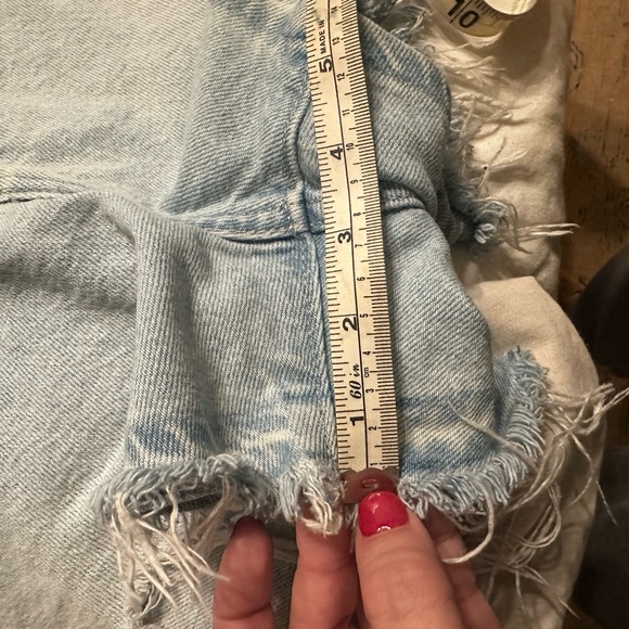 Levi’s High Rise Mom Short - Picture 10 of 10